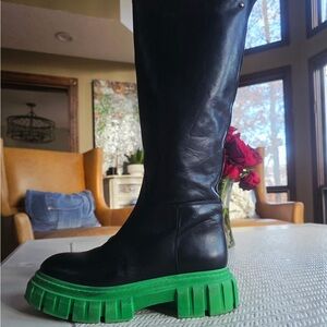 Elegant Black Boots with Vibrant Green Soles